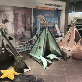 Παιδική σκηνή σε 4 χρωματα