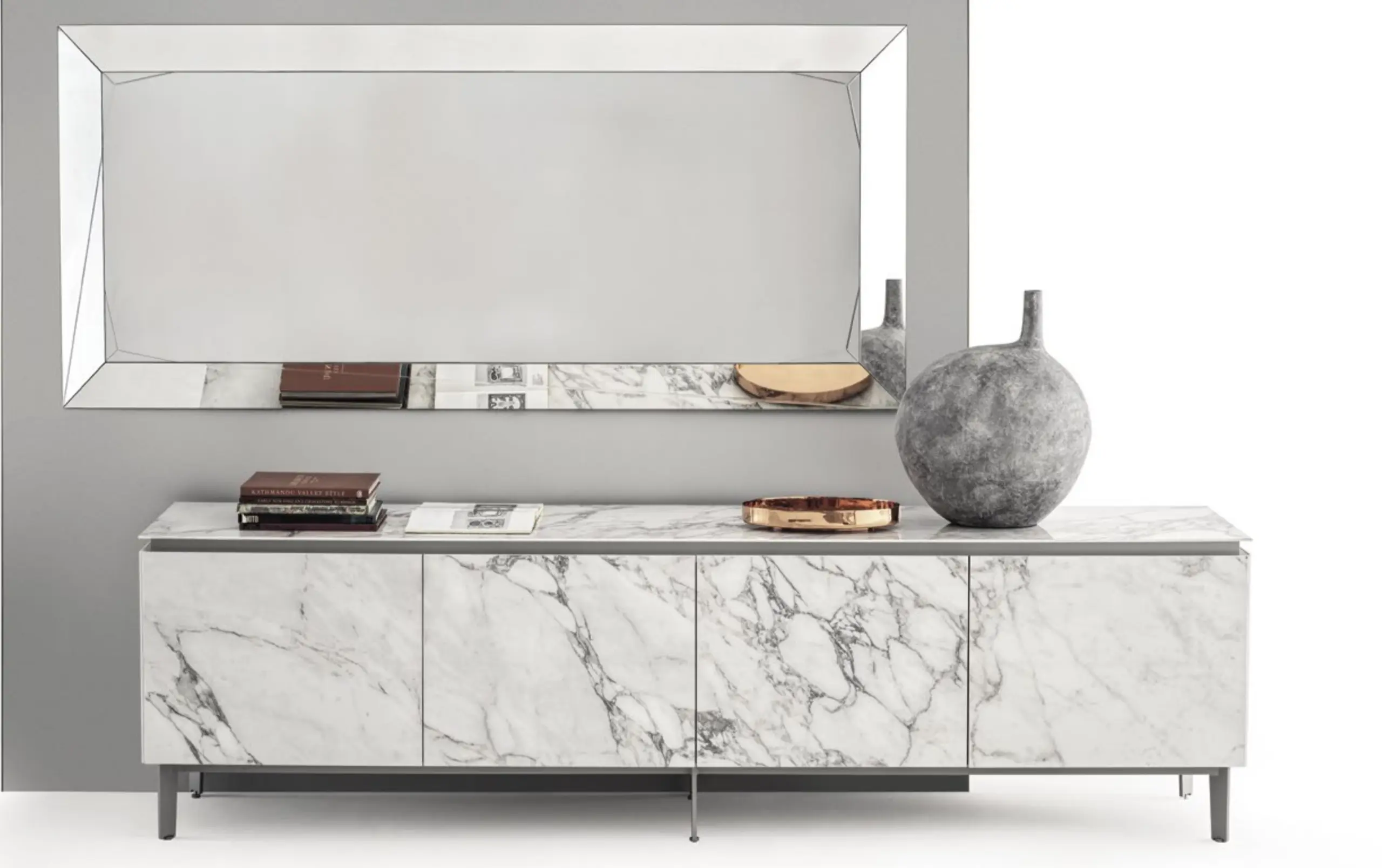 COSMOPOLITAN MADIA / SIDEBOARD