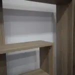 Λεπτομέρεια από τη βιβλιοθήκη 150×22×175 εκ.
